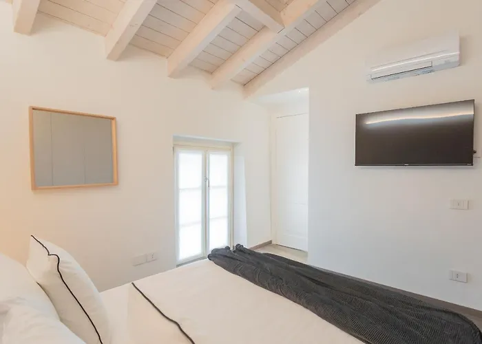 Muralto's Nest By Rent Apartment